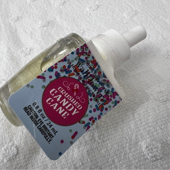Bath & Body Works Crushes Candy Cane Wallflower Fragrance - Picture 1 of 4